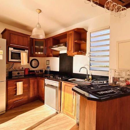 Scenic Riverfront 2 Bedroom Villa In Port Chambly Baie-du-Tombeau Dış mekan fotoğraf