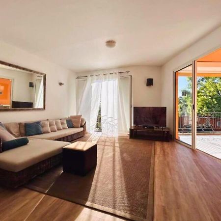 Scenic Riverfront 2 Bedroom Villa In Port Chambly Baie-du-Tombeau Dış mekan fotoğraf