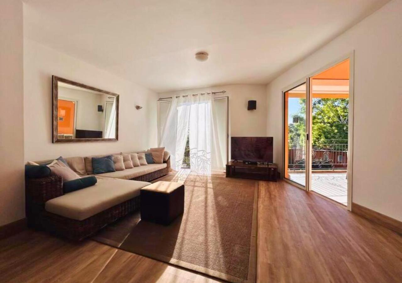 Scenic Riverfront 2 Bedroom Villa In Port Chambly Baie-du-Tombeau Dış mekan fotoğraf